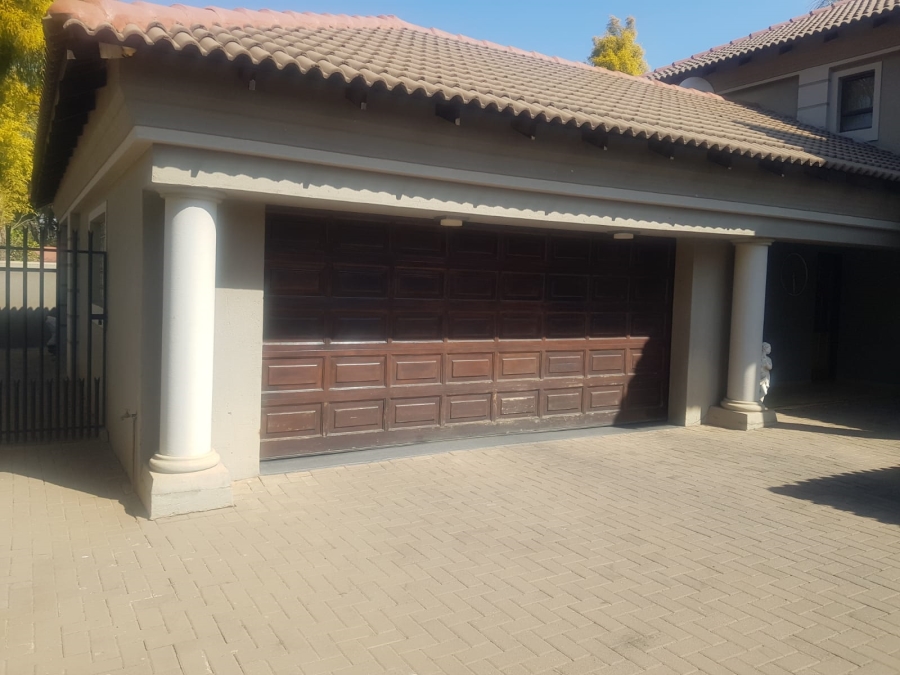 5 Bedroom Property for Sale in Melodie North West